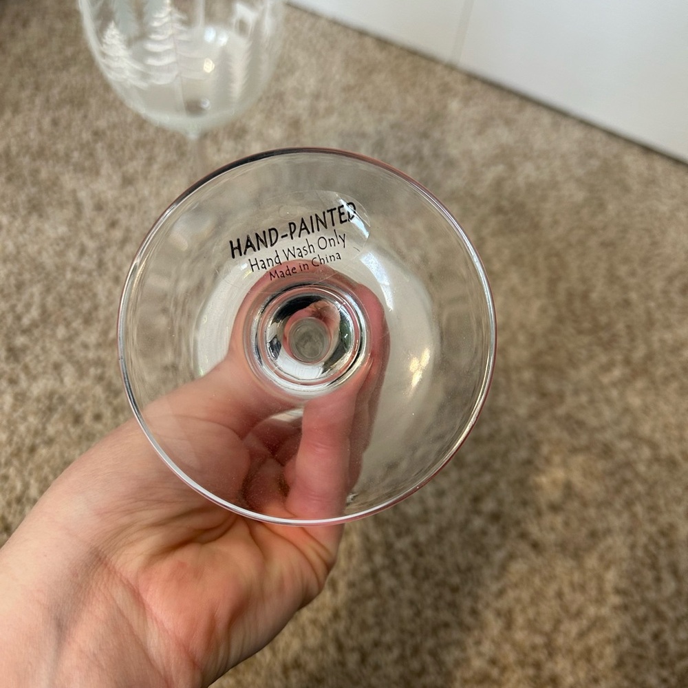 Elegant White Hand Painted Wine Glasses - Picture 2 of 3